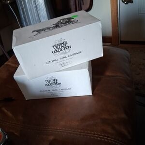 DEPARTMENT 56 HERITAGE VILLAGE COLLECTION "CENTRAL PARK CARRIAGE" FROM 1989 5979